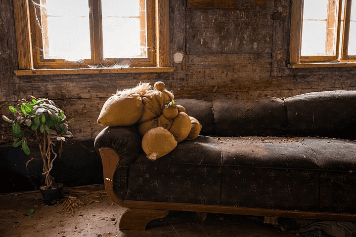 How Do Sofas Accumulate Dirt?